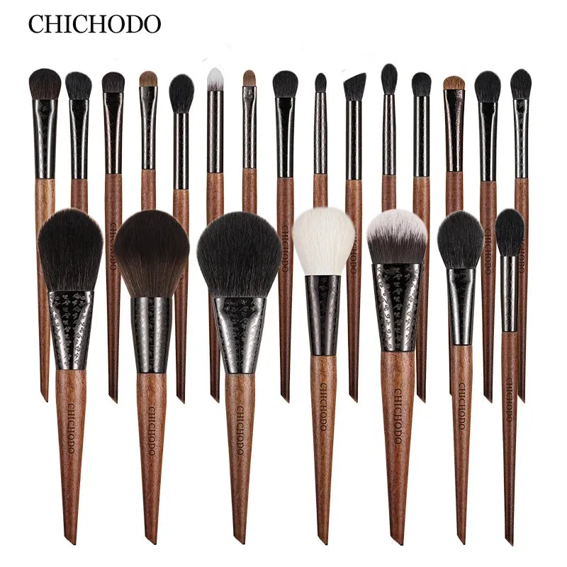 Natural & Synthetic Makeup Brushes